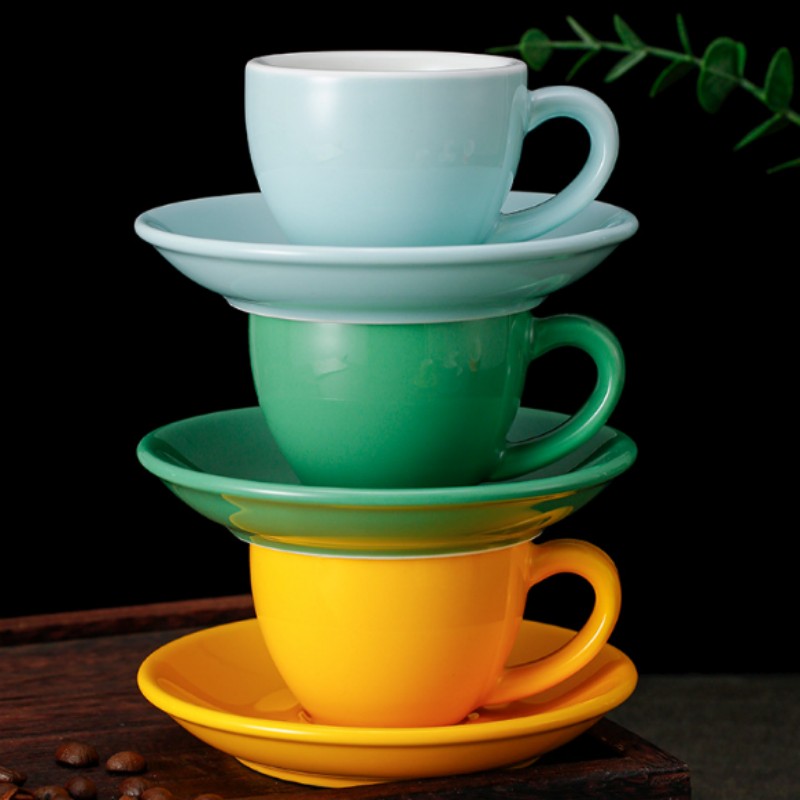 Комплект цветна керамична чаша и чинийка за еспресо